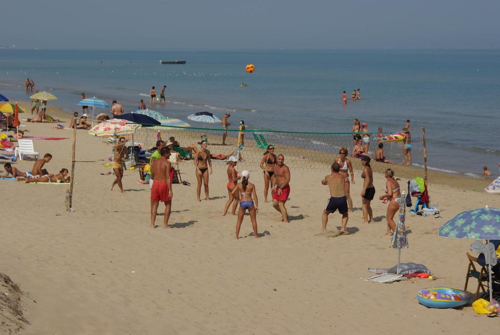 Villaggio Camping Uria Foce Varano Exterior photo