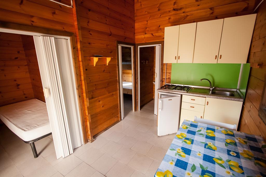 Villaggio Camping Uria Foce Varano Exterior photo