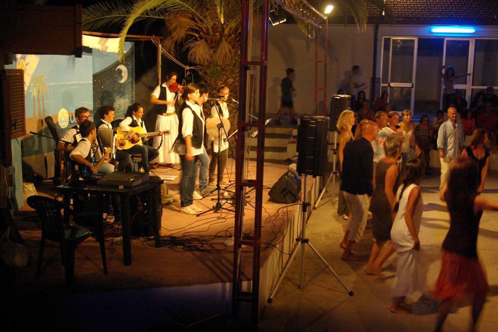 Villaggio Camping Uria Foce Varano Exterior photo